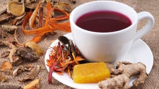 Tips Minum Jamu agar Efeknya Maksimal, Biar Badan Nggak Cuma Dapet Pahitnya!