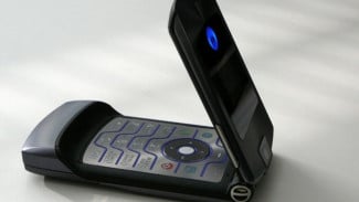 Motorola Razr V3: Ikon Ponsel Ultra-Tipis yang Mengguncang Dunia Sebelum Hadirnya iPhone