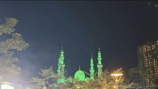 Cimanggis Malam Hari: Antara Gurihnya Bakso dan Cahaya Masjid At-Thohir