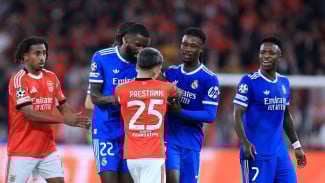 Mantan Wasit Premier League Diserbu Netizen Usai Komentar Pedas Soal Vinicius Jr