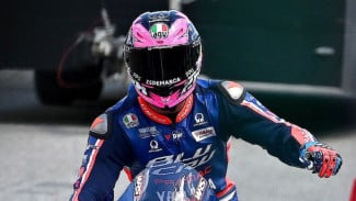 Insiden Motor Hancur Menghiasi Kemenangan Guevara di Moto2 Mandalika, Mario Aji Gagal Tambah Poin