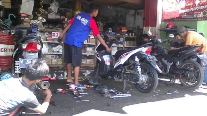 Cara Mengatasi Shockbreaker Depan Yang Keras Pada Motor