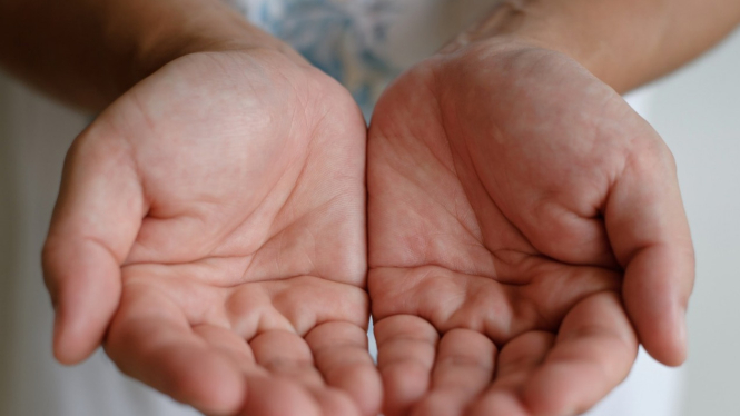 5 Penyebab Telapak Tangan Berkeringat yang Harus Diketahui