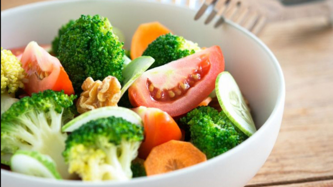 Salad Brokoli Mediterania rendah karbohidrat