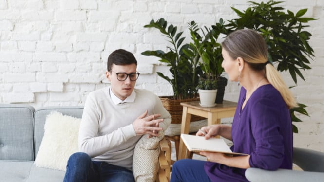 Aktif Mengajaknya Berbicara Apa Saja