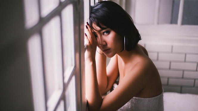 Pesona Perempuan Berwajah Jutek