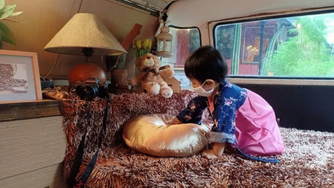 Dalam mobil di relatives coffe jakarta