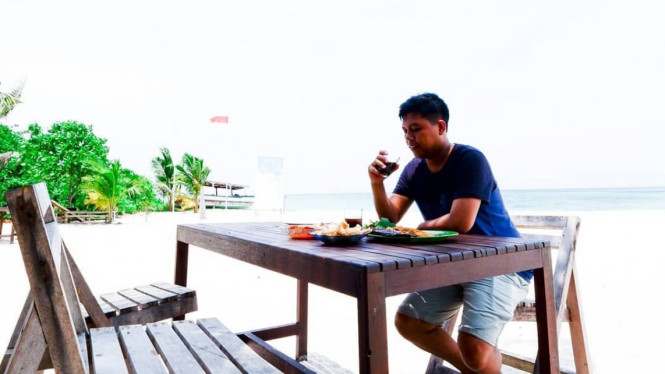 Makan siang di Pulau Kepayang