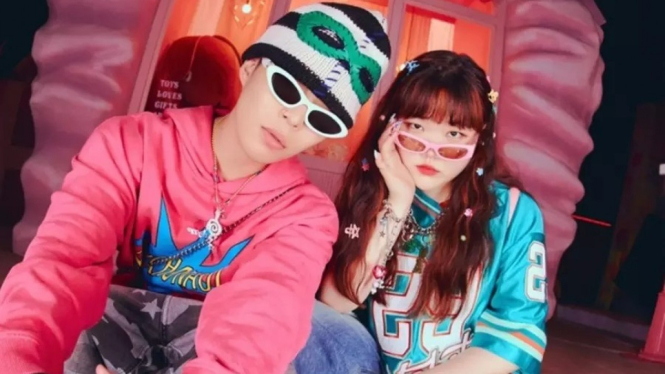 AKMU