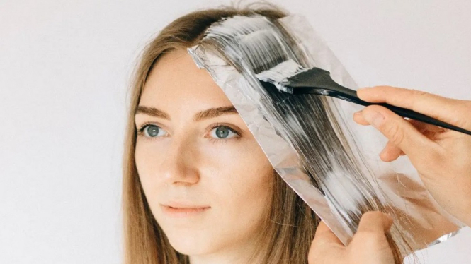 Cara Mudah Menghilangkan Pewarna Rambut dari Kulit