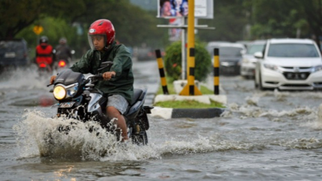 Seberapa Dalam Sepeda Motor Bisa Menembus Air Banjir