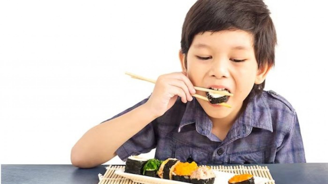 Ilustrasi makan siang gratis di Jepang