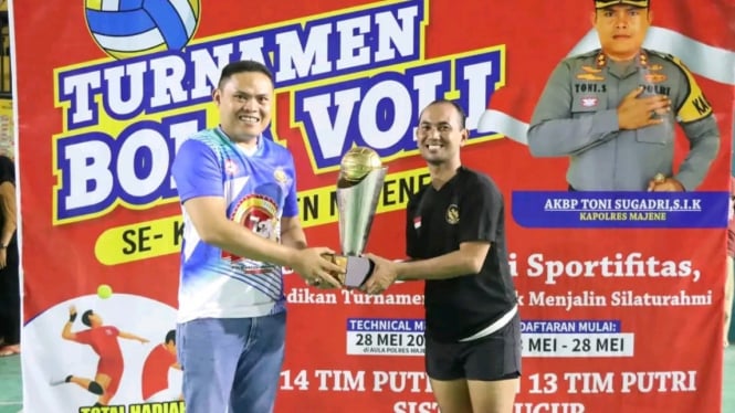 Kapolres Majene Tutup Turnamen Bola Volly Kapolres Cup