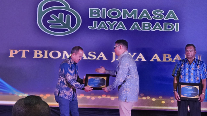 PT Biomasa Jaya Abadi terima penghargaan dari Bea Cukai