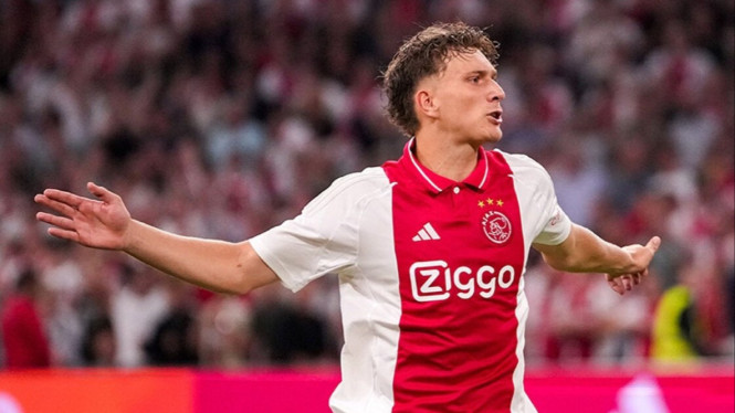 Mika Godts, Ajax Amsterdam