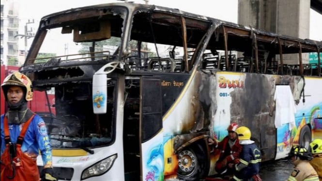 Bus Pariwisata di Thailand Terbakar