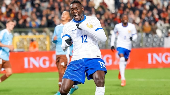 selebrasi gol Randal Kolo Muani