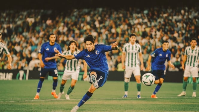 gol penalti Kevin Diks vs Real Betis