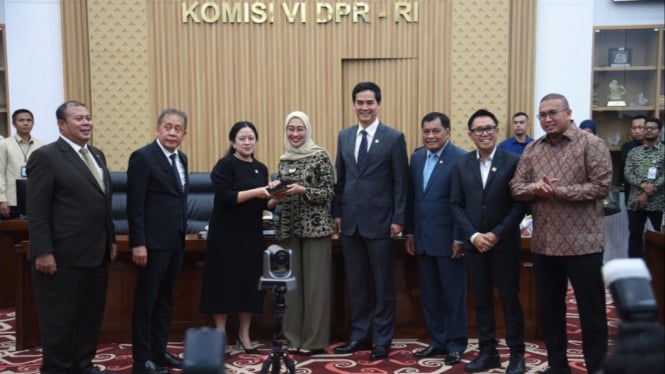 Ketua DPR Puan Maharani dan pimpinan Komisi VI periode 2024-2029