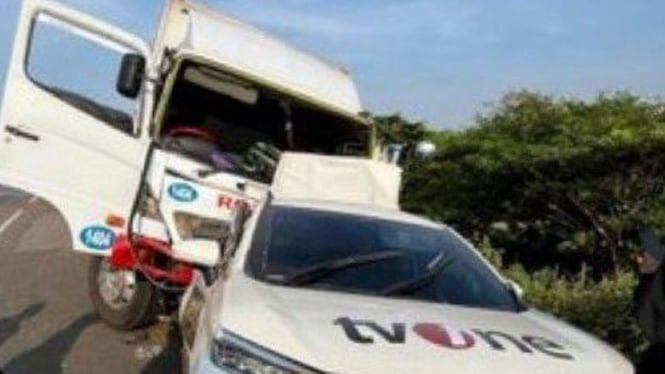 mobil kru TvOne kecelakaan di tol Pemalang