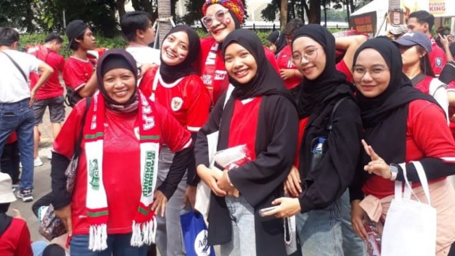 Suporter wanita penggemar timnas Indonesia