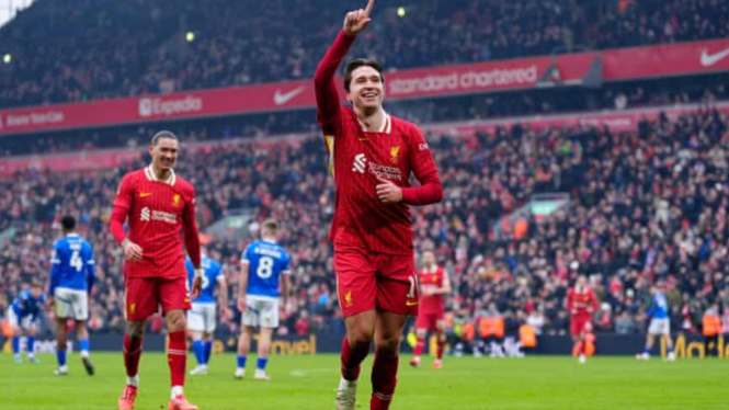 selebrasi gol perdana Federico Chiesa buat Liverpool