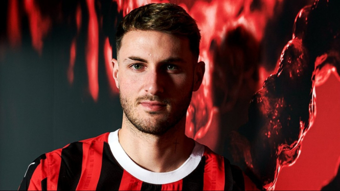 Santiago Giménez striker baru AC Milan