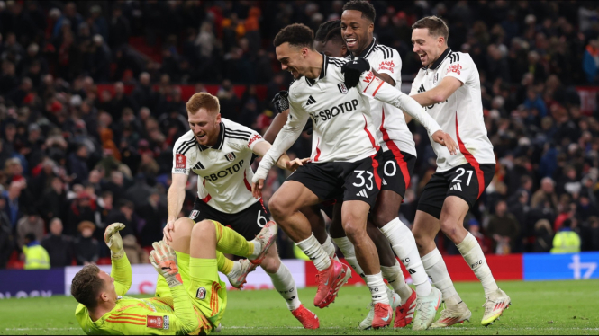 Selebrasi kemenangan pemain Fulham di Old Trafford