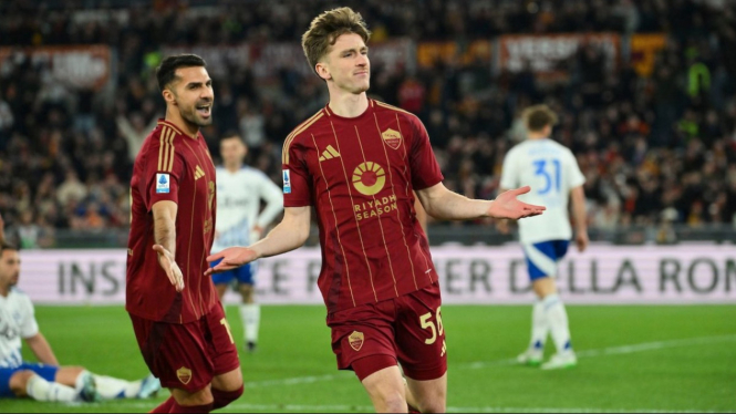 AS Roma menang