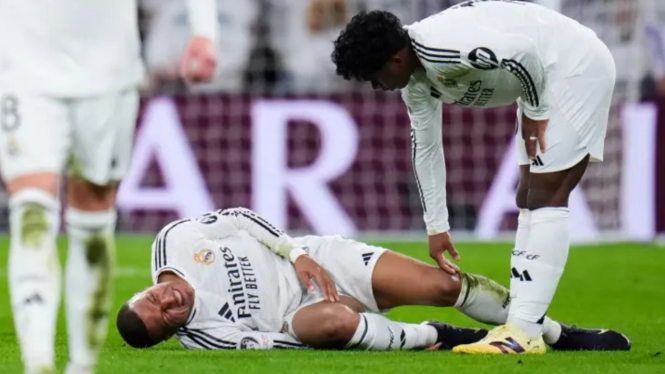 Kylian Mbappe mengalami cedera pada leg kedua kontra Arsenal