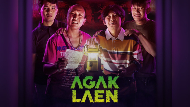 Poster film Agak Laen