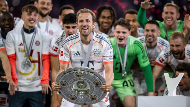 Kane resmi angkat piala Bundesliga