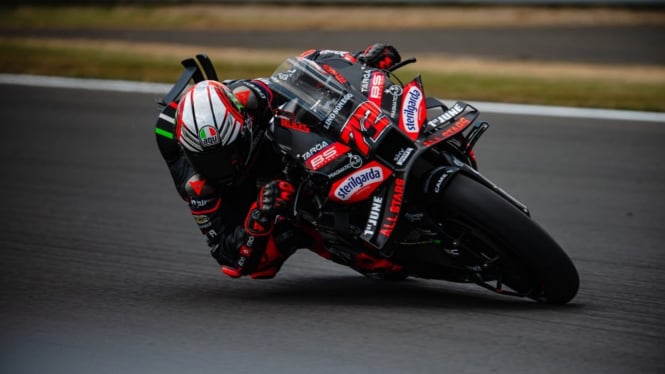Marco Bezzecchi juara MotoGP British 2025
