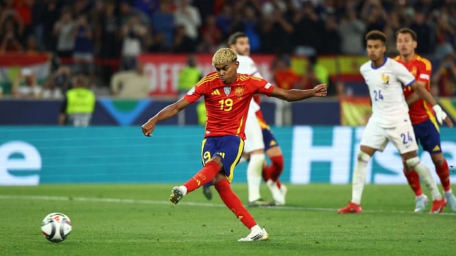 Yamal mencetak dua gol untuk membantu Spanyol mencapai final