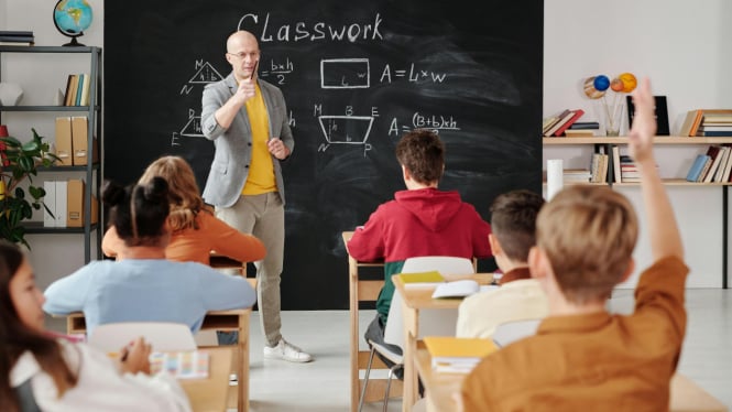 Ilustrasi belajar di kelas