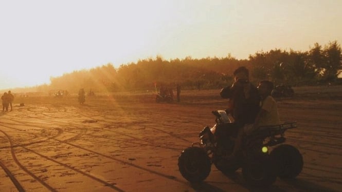 Pantai Cemara Sewu