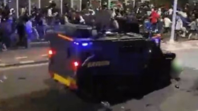 Mobil Polisi Nabrak Ojol