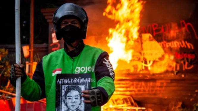 Seorang Pengemudi Online di Demo