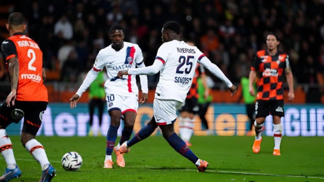Nuno Mendes membuka skor di awal babak kedua untuk PSG