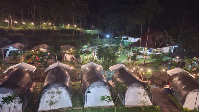 Suasana Lembah Daun Camp Riverside