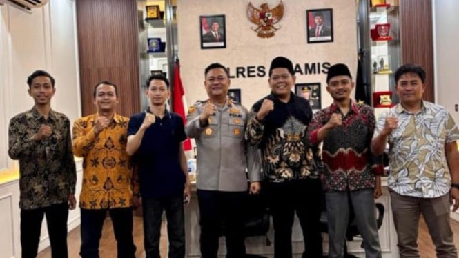 Ketua PDPM Ciamis, Isa Nuralamsyah samping kanan Kapolres Ciamis.