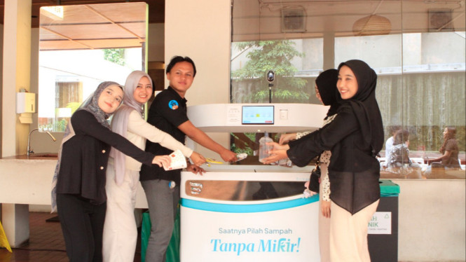 Tempat Sampah AI oleh Nusabin