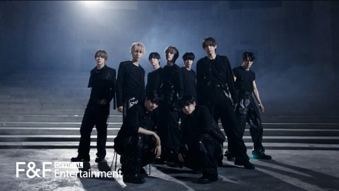 Cuplikan performance video Sugar High milik AHOF