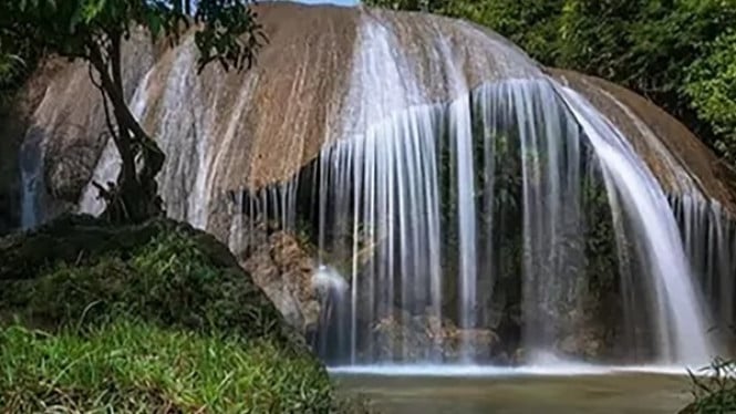 Air terjun lorodan semar