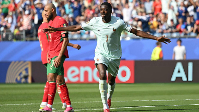 Selebrasi gol Dembele usai menjebol gawang Maroko