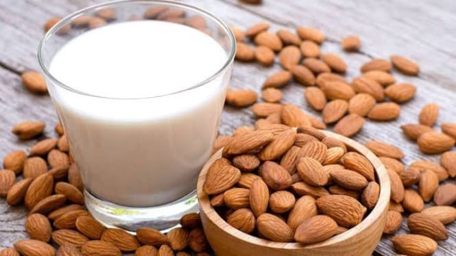 Susu almond cocok untuk diet keto