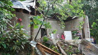 Puting Beliung Rusak Puluhan Rumah Warga di Tanah Datar