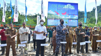 Semen Padang dan Lantamal Tanam 4.000 Bibit Mangrove di Sungai Pinang