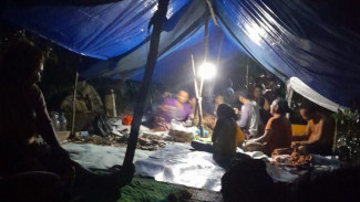 Ratusan Penyintas Gempa Mentawai Bertahan Di Lokasi Pengungsian