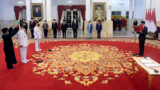 Jokowi Lantik Sri Sultan Hamengku Buwono X Jadi Gubernur DIY